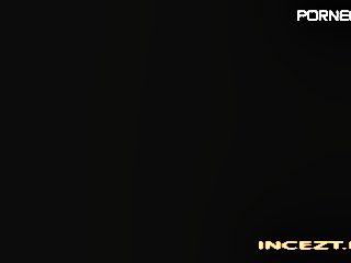 Tía salvaje seduce y folla a su sobrino