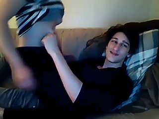 Hermanos adolescentes rompen el tabú